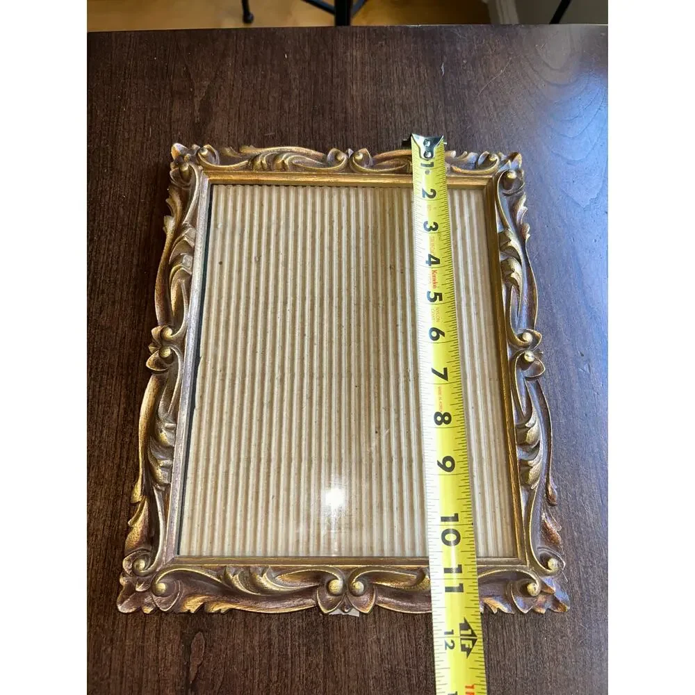 Vintage 1970s IIC USA Hollywood Regency picture frame faux-carved scroll design